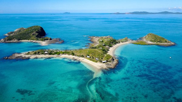 Stunning Great Barrier Reef island, once won in a poker game, is up for sale
